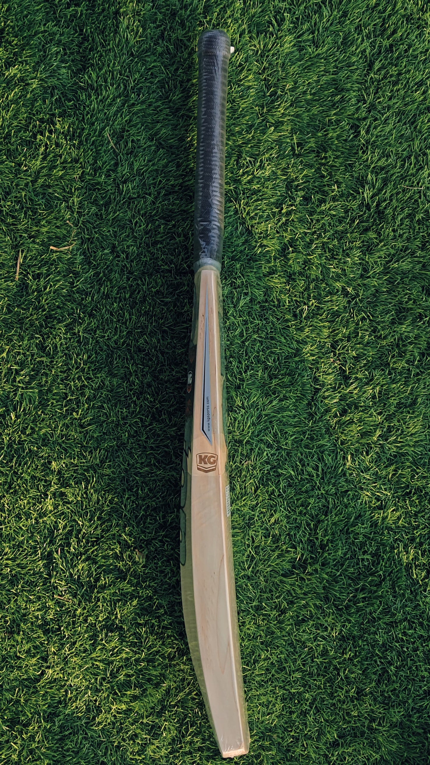 KG Cricket Bat THUNDER