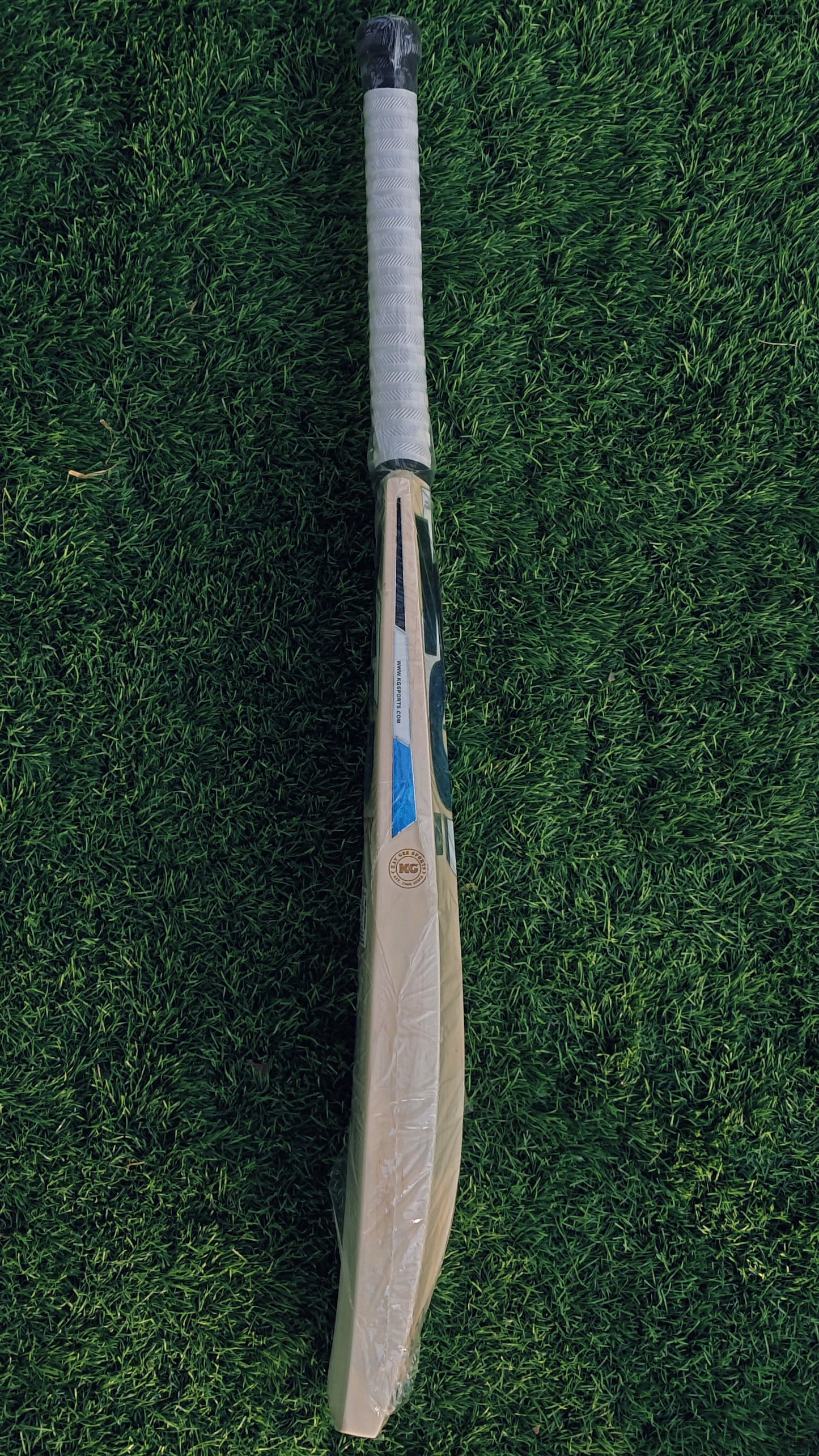 KG Cricket Bat MIGHTY