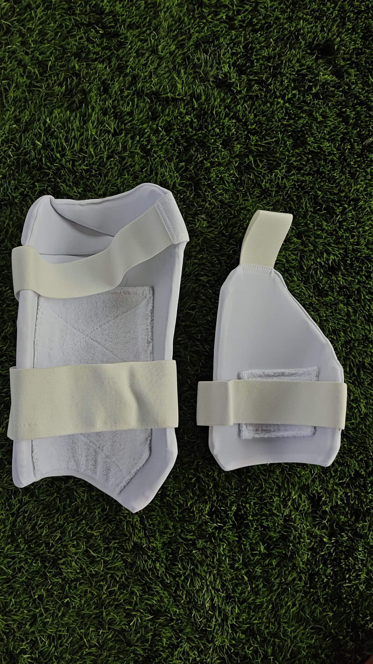 MOONWALKR Thigh Guards 2.0 - YOUTH (WHITE)
