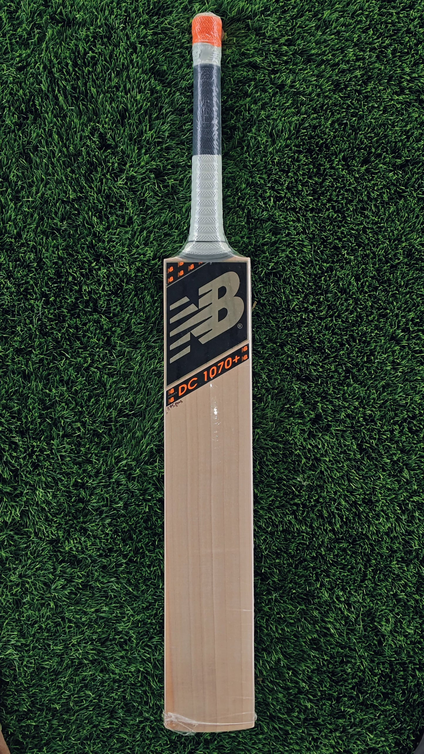 NB Cricket Bat DC 1070+