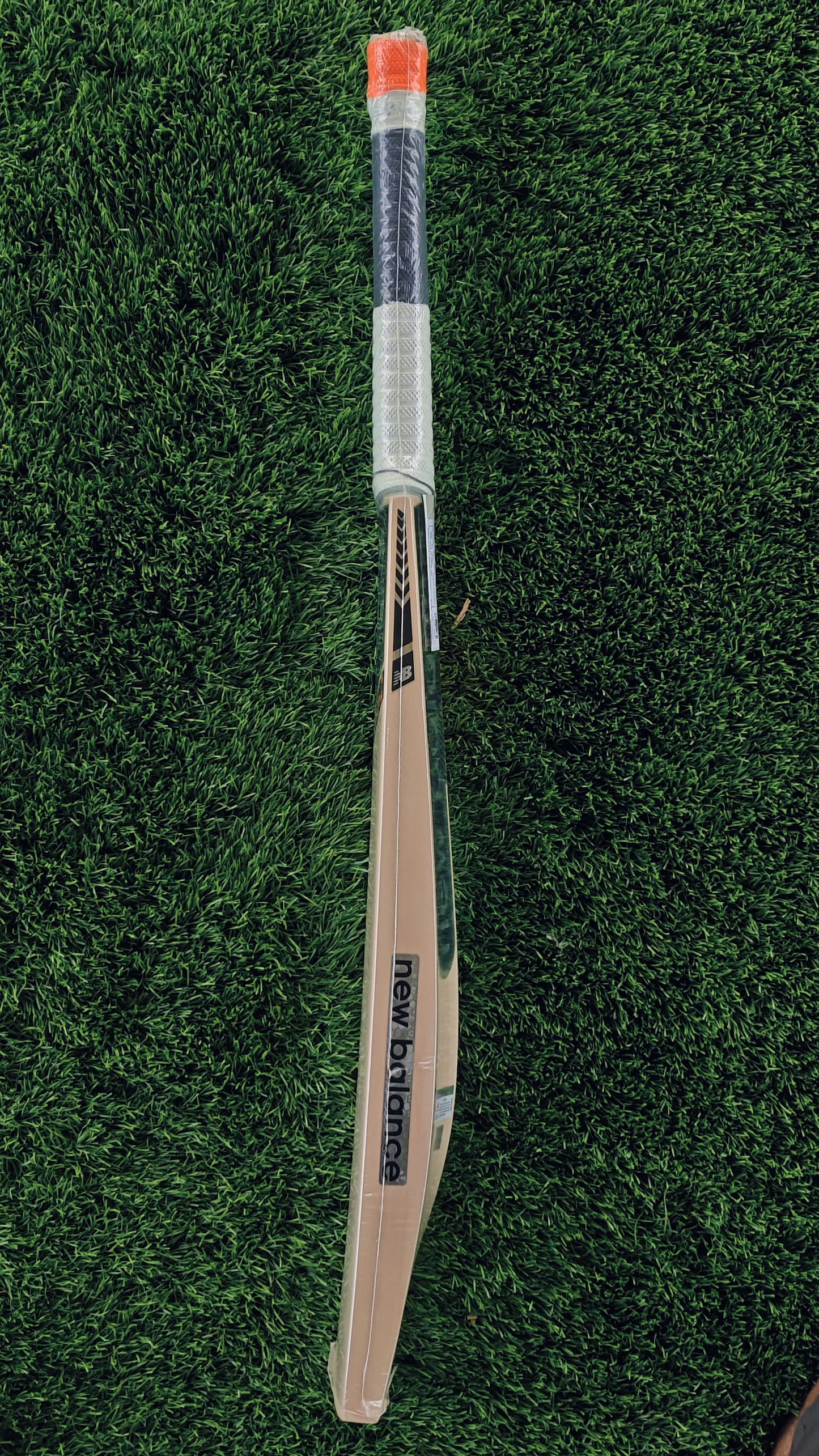 NB Cricket Bat DC 1070+