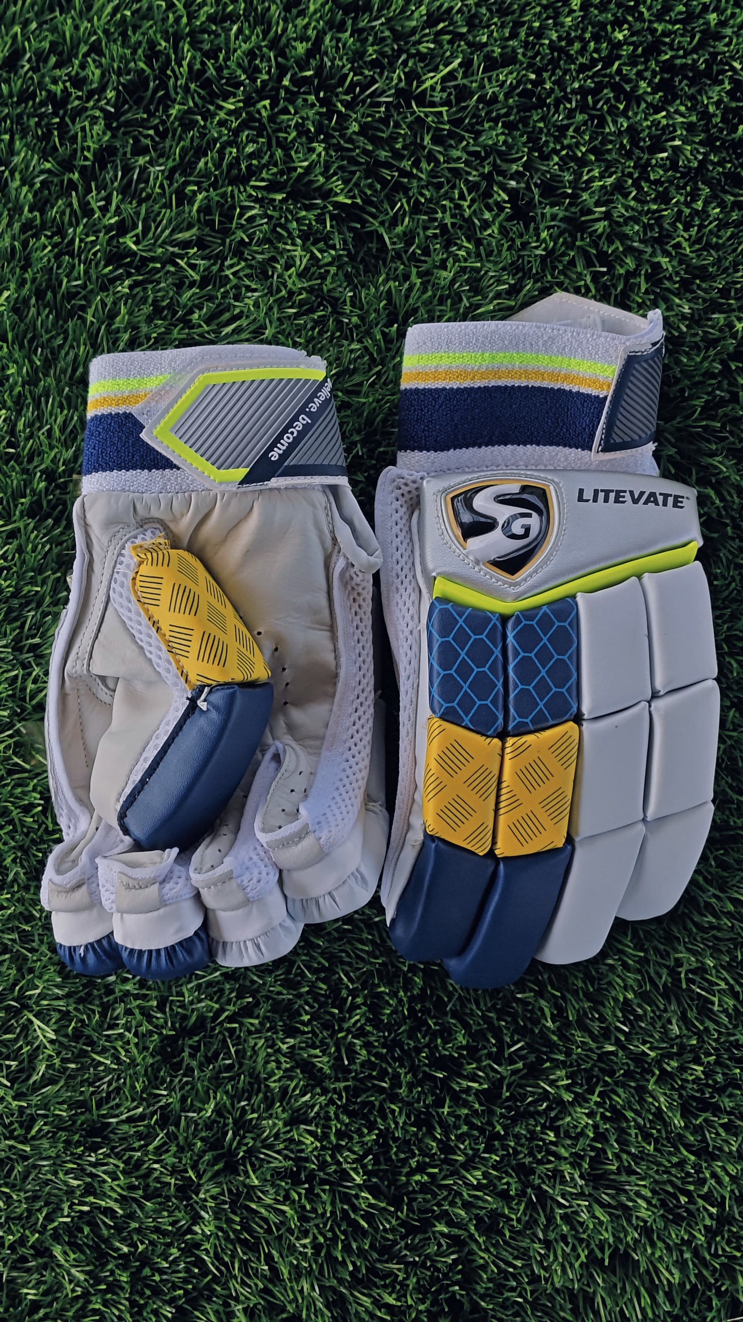 SG Batting Gloves LITEVATE (RH)