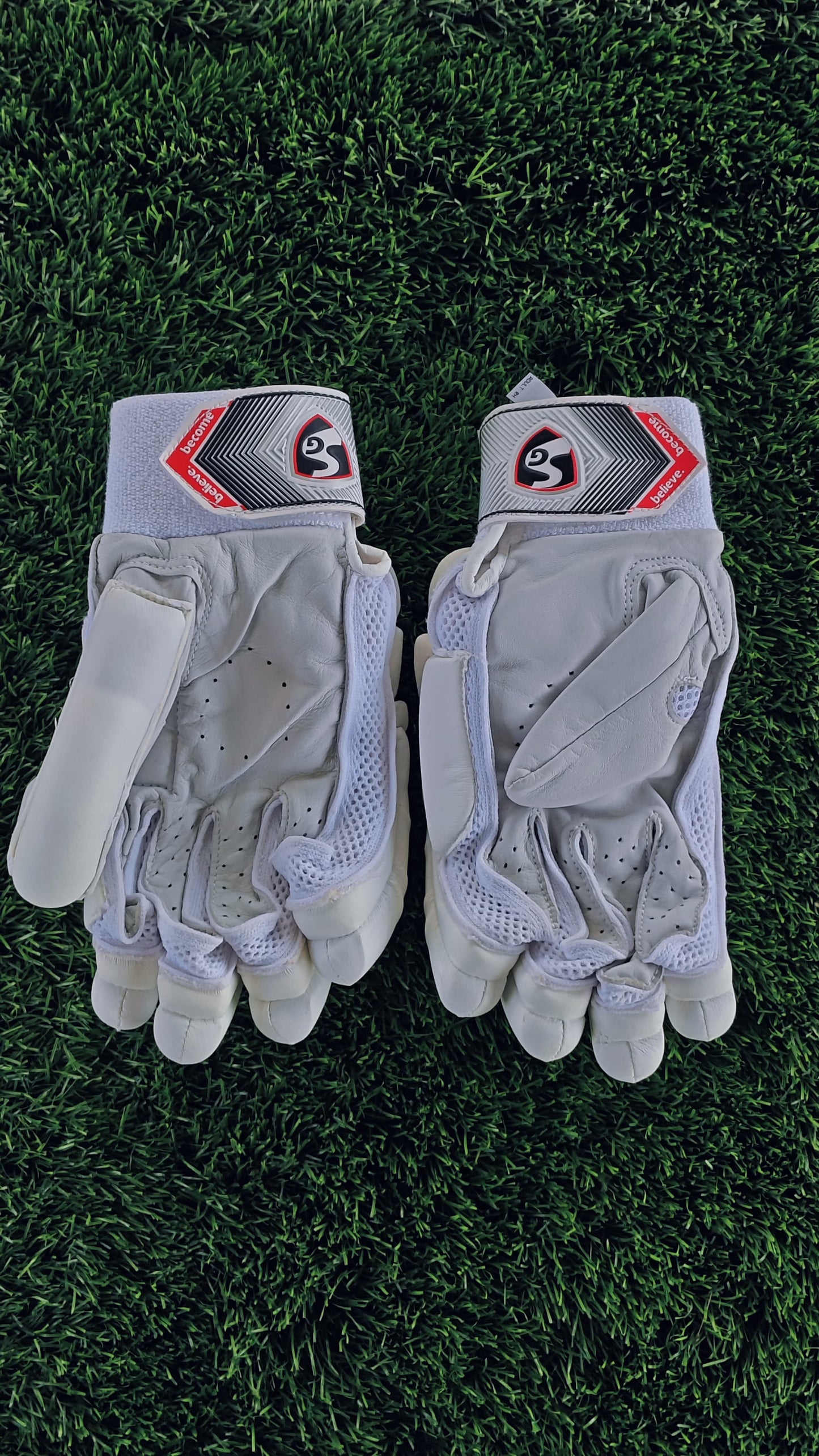 SG Batting Gloves TEST WHITE (RH)