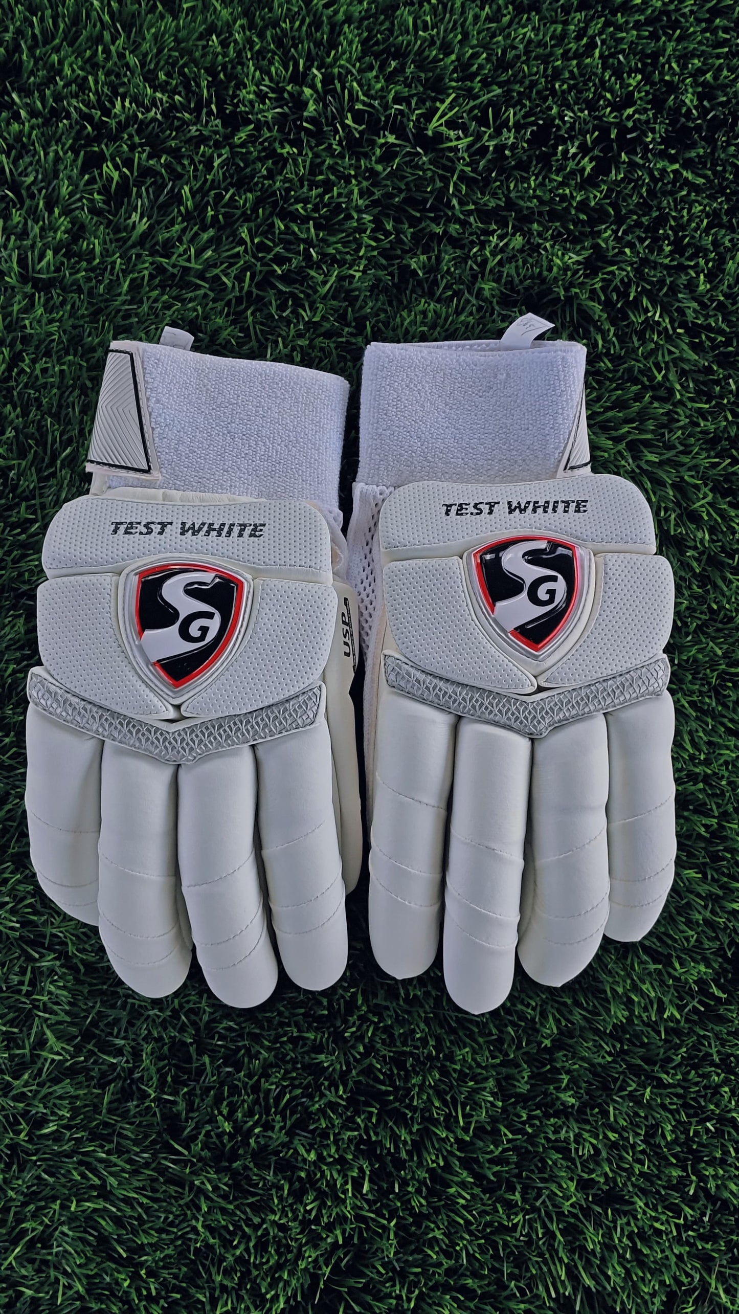 SG Batting Gloves TEST WHITE (RH)