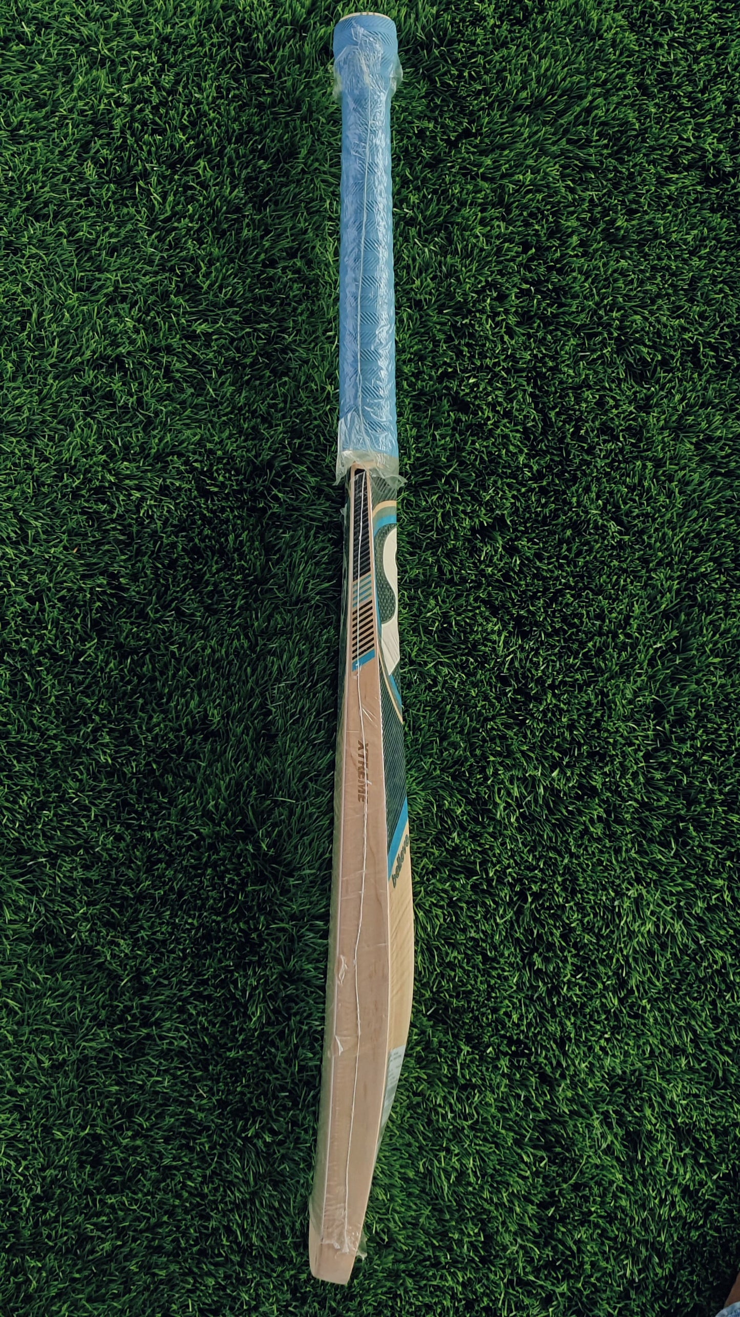 SG Cricket Bat HYBRID - 20 XTREME