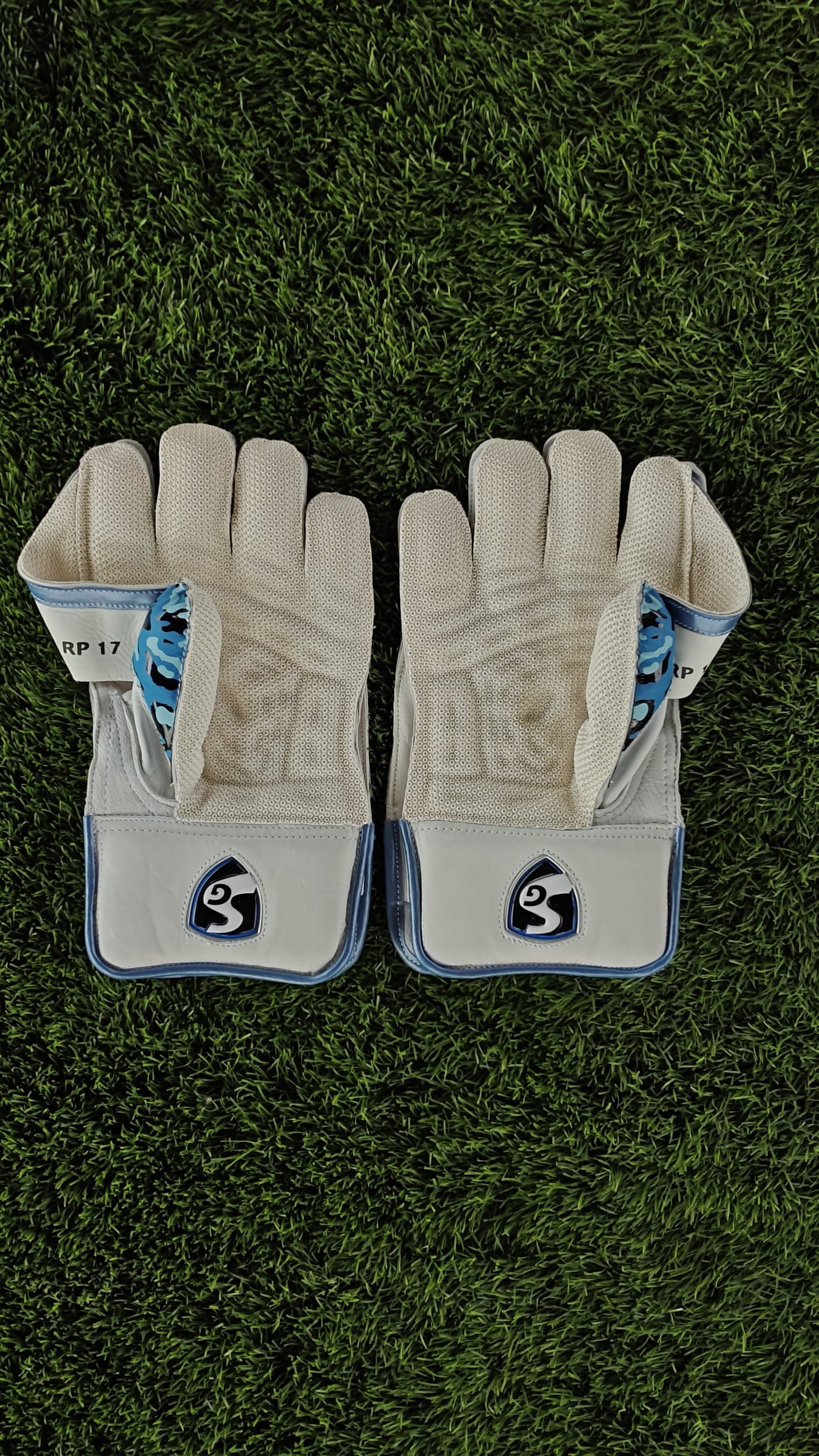 SG Wicket Keeping Gloves RP17