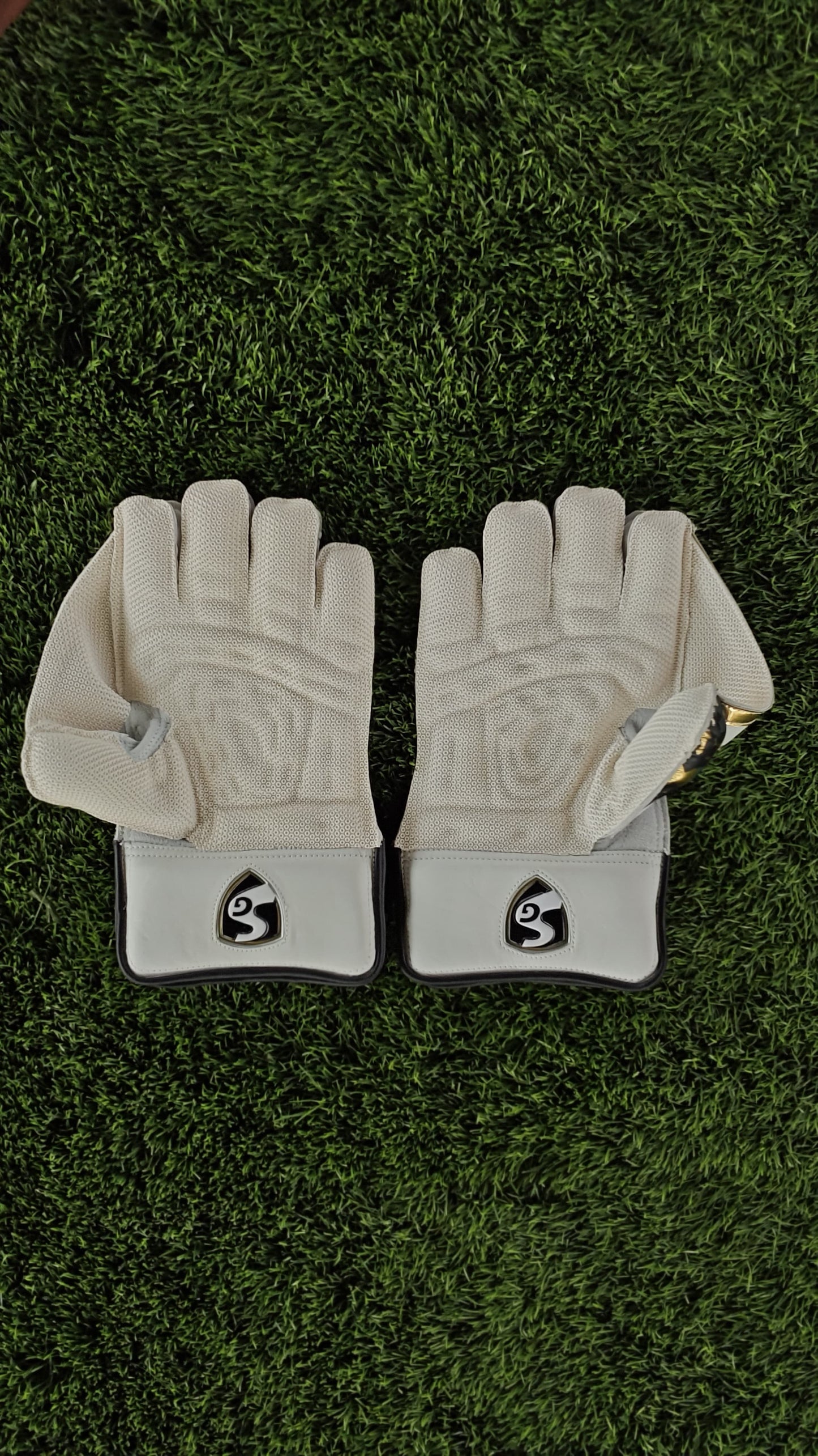 SG Wicket Keeping Gloves SAVAGE
