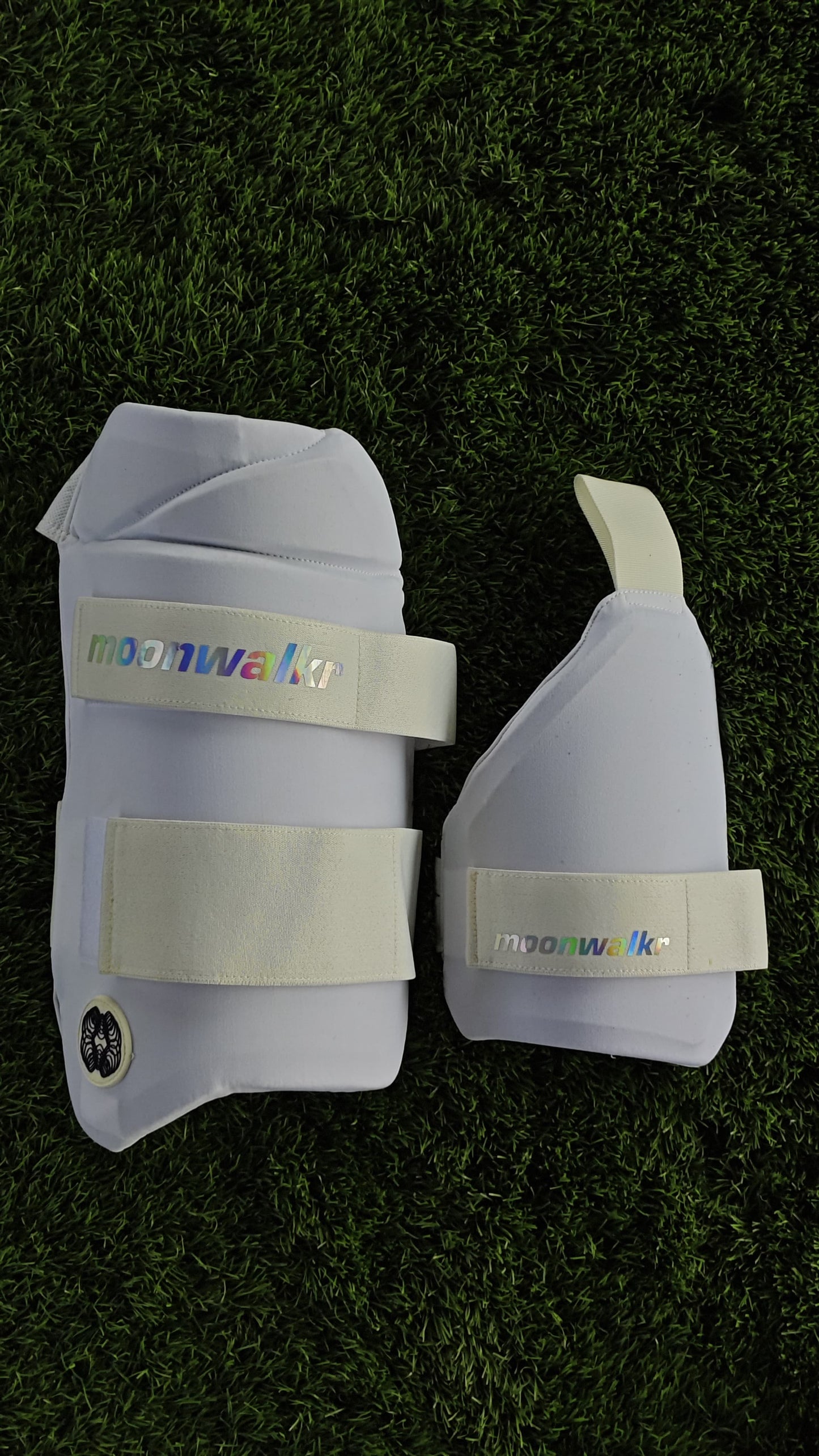 MOONWALKR Thigh Guards 2.0 - YOUTH (WHITE)