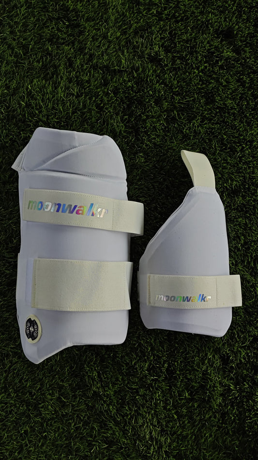 MOONWALKR Thigh Guards 2.0 - YOUTH (WHITE)