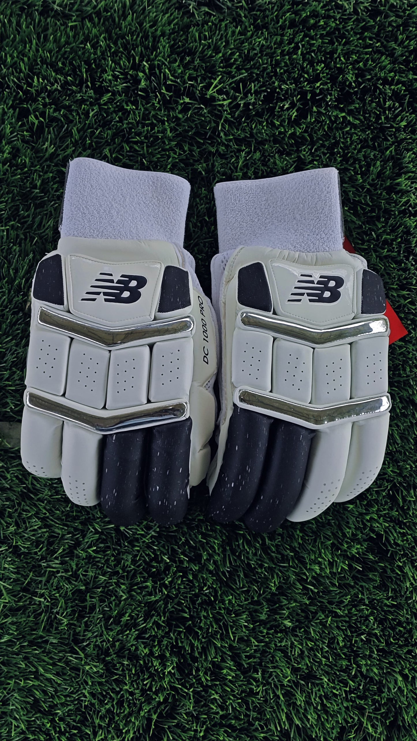 NB Batting Gloves DC 10i PRO (RH)