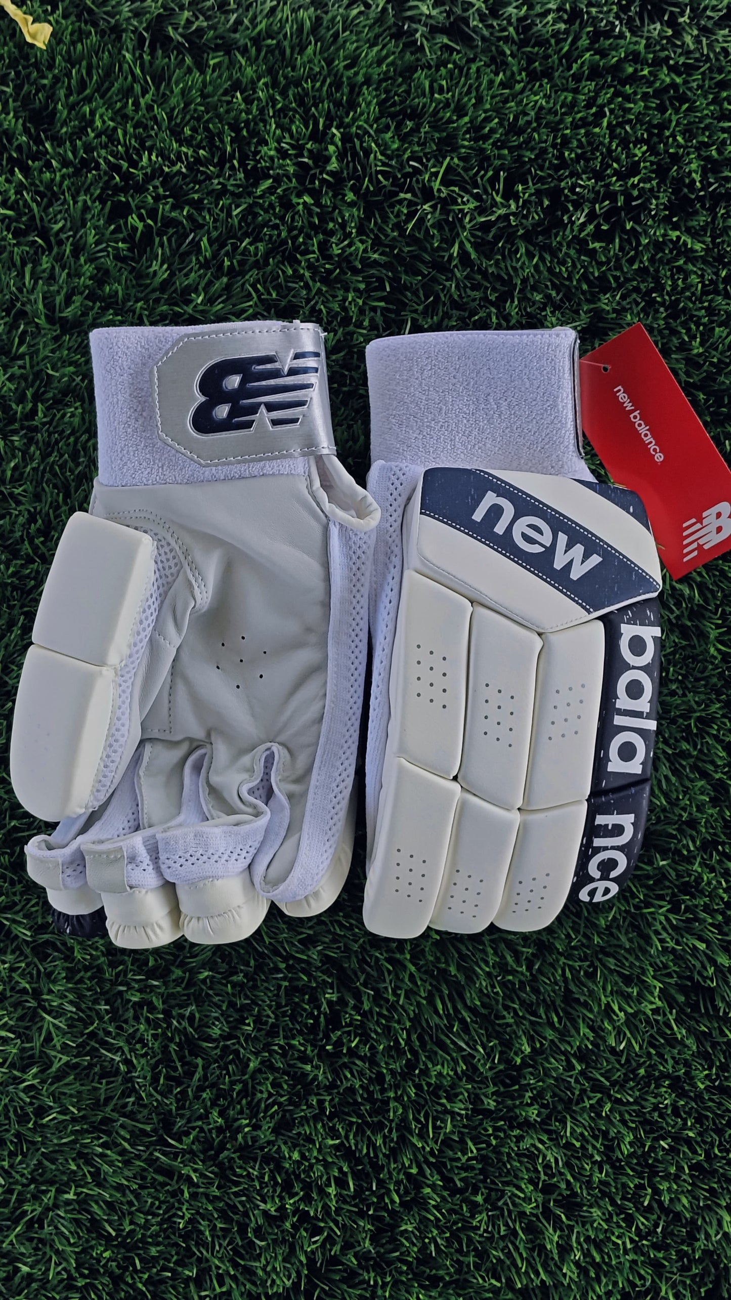 NB Batting Gloves DC 5i (RH)