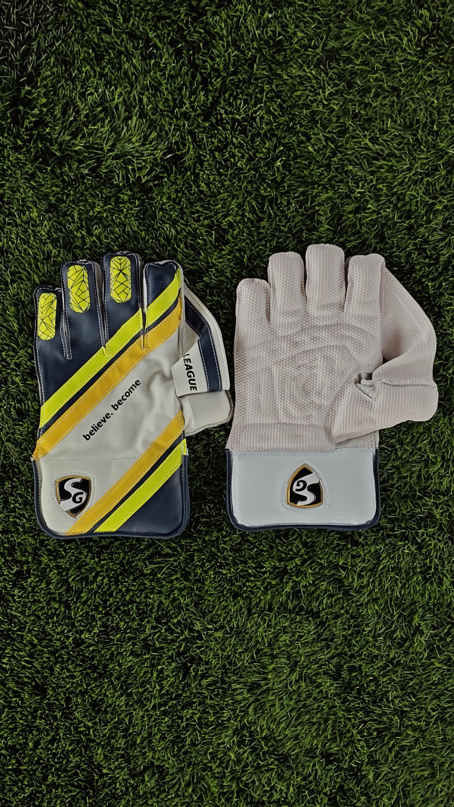 SG Wicket Keeping Gloves LEAGUE