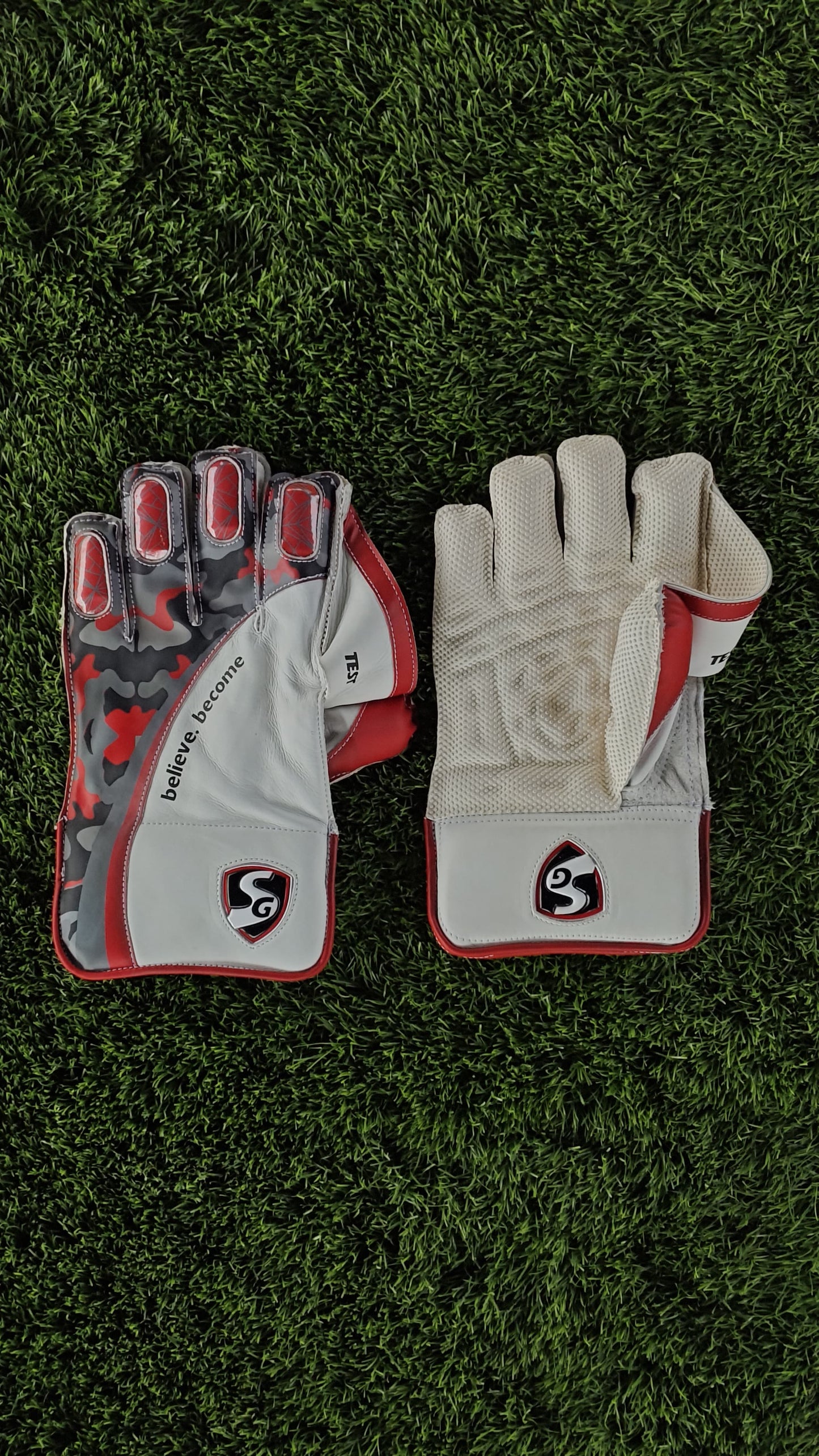 SG Wicket Keeping Gloves TEST